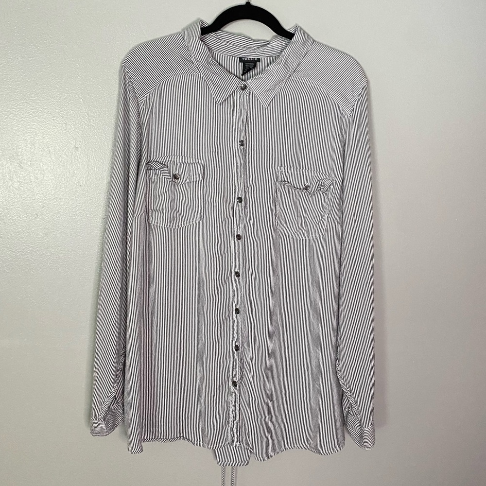 Torrid 4 Lace-Back Top